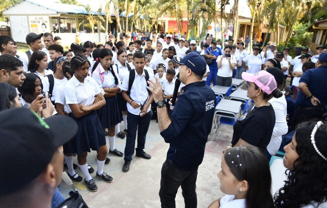 El gobernador (e) Willinton Rodríguez Benavidez entregó Mobiliario Escolar y Tecnológico en la Institución Educativa José Asunción Silva