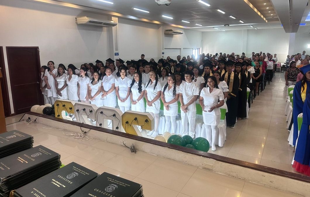 390 jóvenes becados por la Gobernación de Arauca recibieron sus títulos como técnicos laborales en áreas de la salud